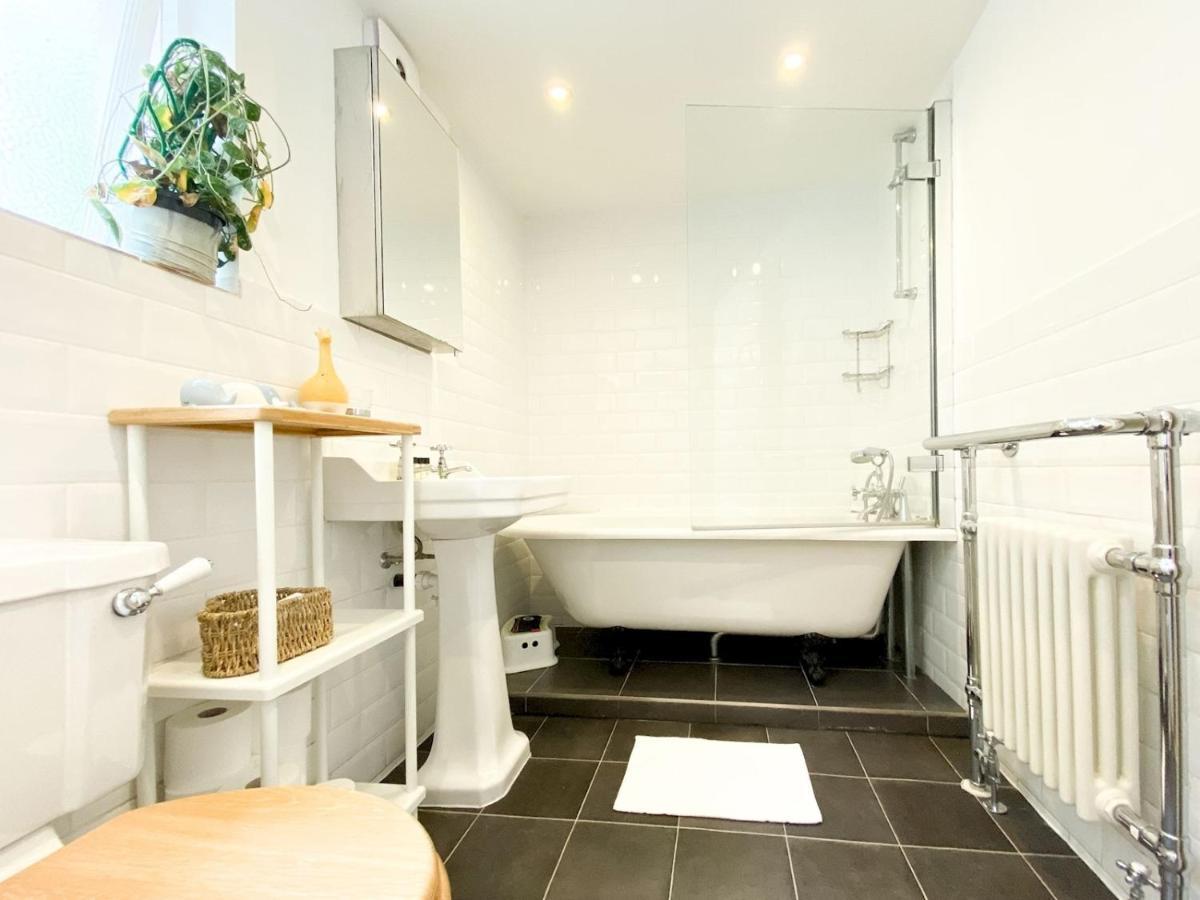 Pass The Keys Garden Apartment In Stockwell London Exterior photo